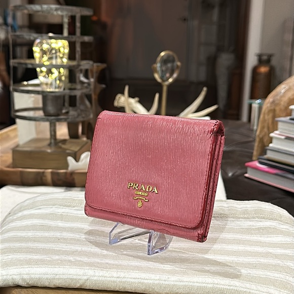 Authentic Prada Vitello Move Bi-Color Tri-Fold Compact Wallet in Petalo & Peonia - Picture 16 of 16